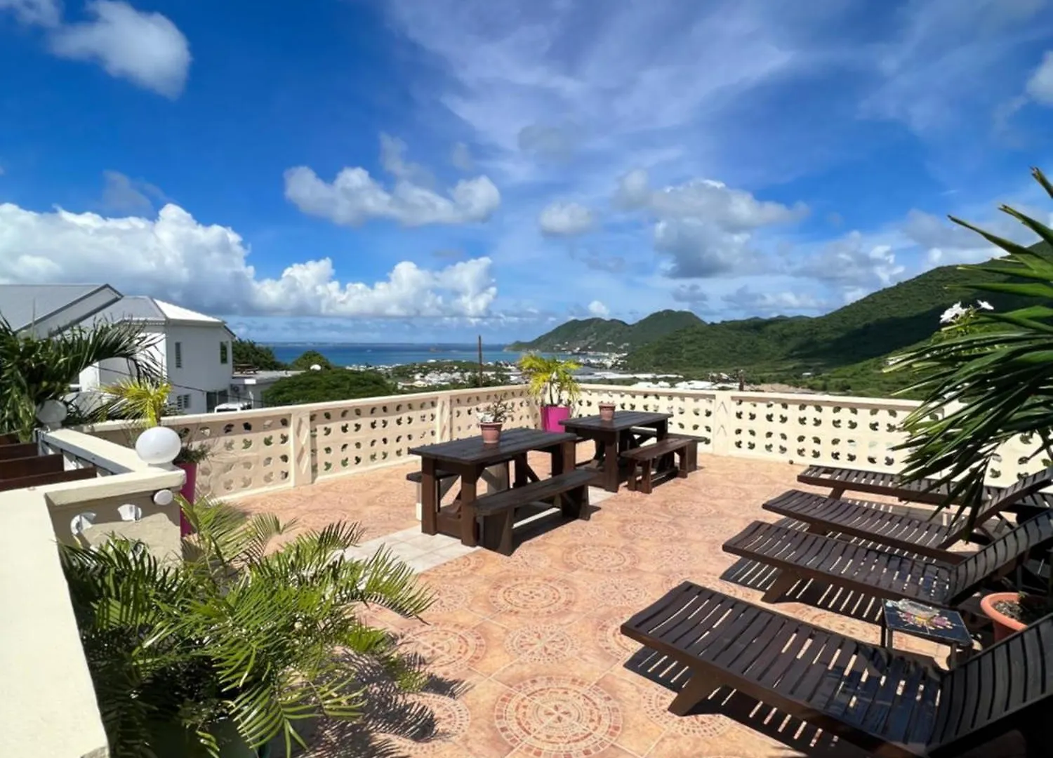 Over The Hill Residence La Savane