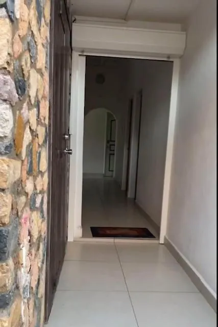 Over The Hill Residence La Savane