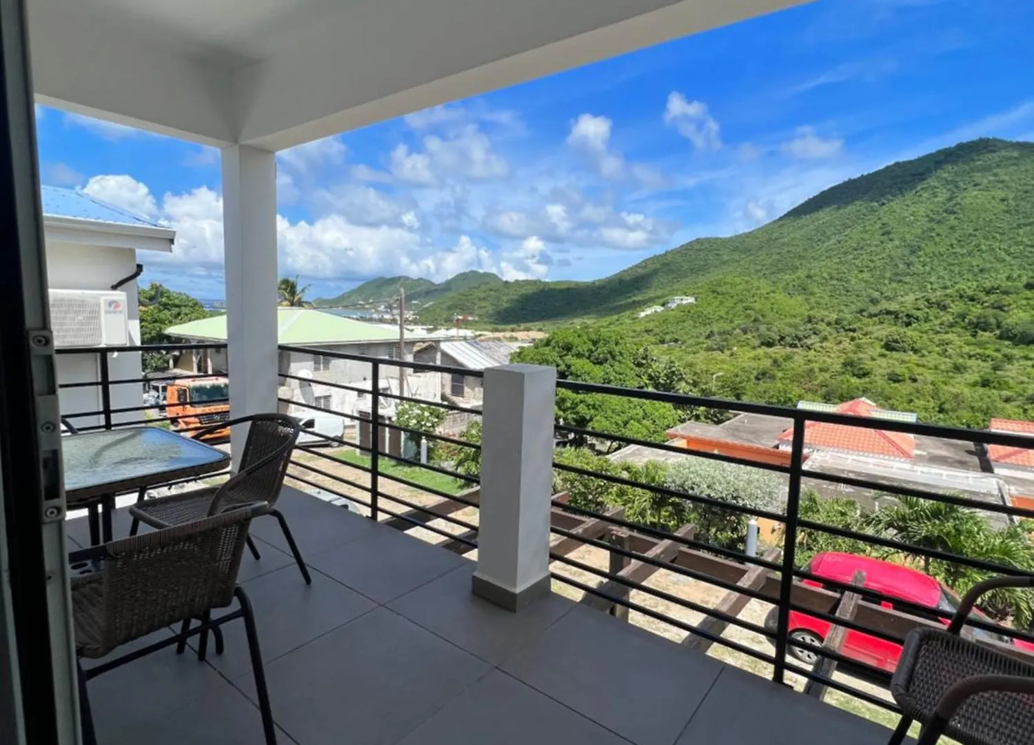 Over The Hill Residence La Savane Guest house