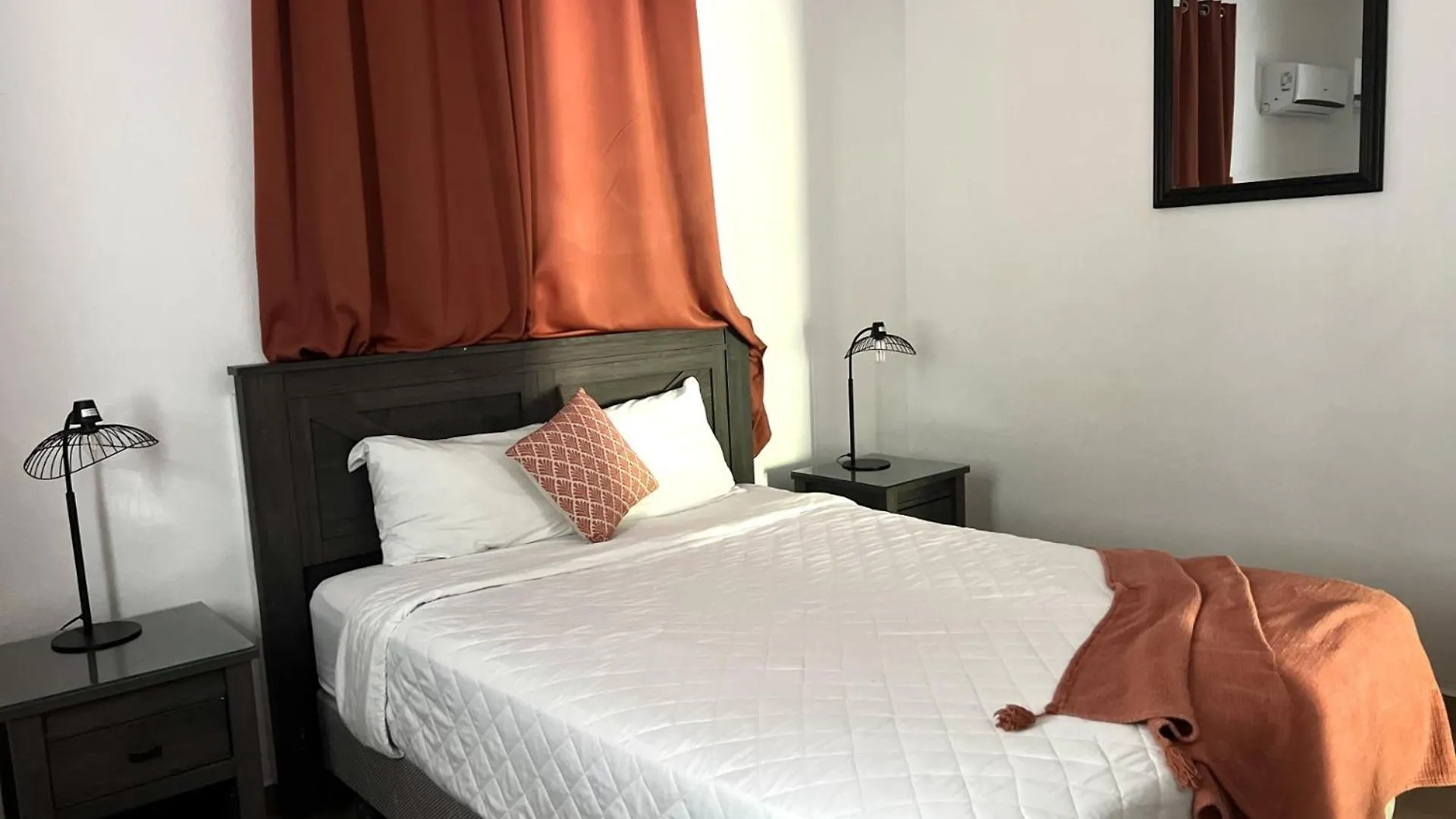 Over The Hill Residence La Savane 2*,  Sint Maarten/Saint Martin