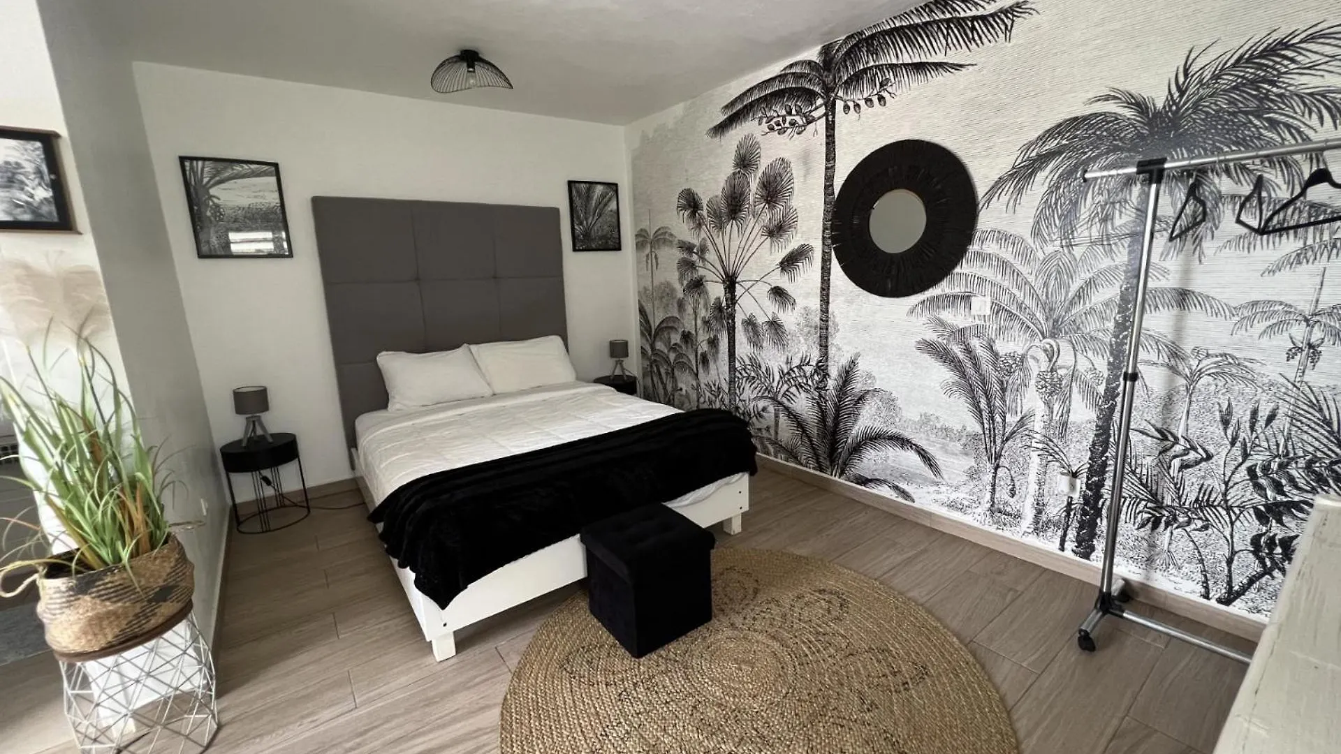 Over The Hill Residence La Savane